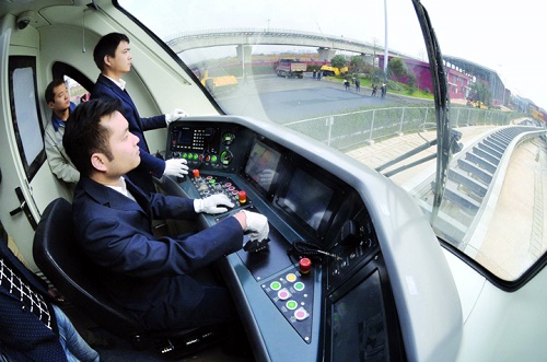 考火車司機(jī)必須是在職人員嗎？