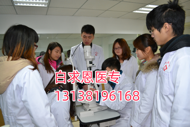 石家莊醫(yī)學(xué)中專學(xué)校的學(xué)費是多少？