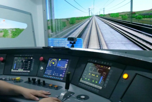 想當(dāng)火車司機(jī)？中專學(xué)歷也能報(bào)名！穩(wěn)定高薪 + 鐵飯碗！